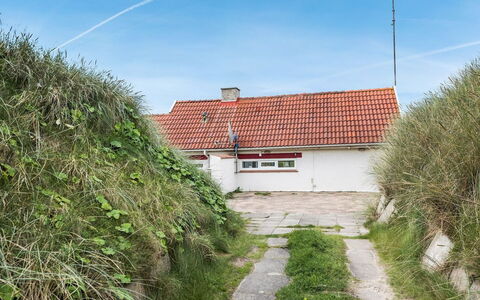 Grazian - 50M from the Sea: Himmel, Græs, Tag, Land Lot, Landdistrikt, Sommerhus, Hældning, Landsby, Pol, Sti