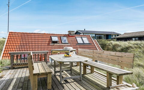 Grazian - 50M from the Sea: Træ, Hjem, Tag, Udendørs Møbler, Sommerhus, Dæk, Skygge, Udendørs Bord, Veranda, Planke