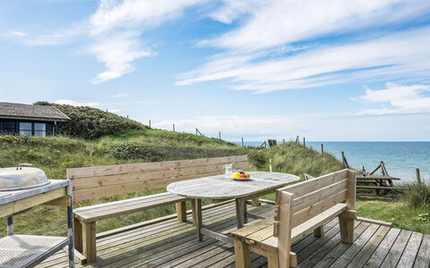 Grazian - 50M from the Sea: Træ, Hav, Planke, Veranda, Ocean, Kyst, Dæk, Udendørs Møbler, Hårdttræ, Boardwalk