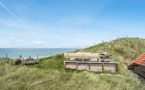 Grazian - 50M from the Sea: Indretning, Loft, Lejlighed, Gulvbelægning, Møbel, Etage, Værelse, Belysning, Hjem, Couch