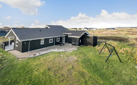 Rodna - 452M from the Sea: Indretning, Loft, Lejlighed, Gulvbelægning, Møbel, Etage, Værelse, Belysning, Hjem, Couch