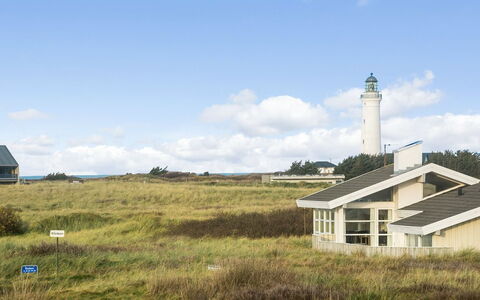 Rodna - 452M from the Sea: Bygning, Hus, Vindue, Hjem, Tag, Boligområde, Busk, Sommerhus, Land Lot