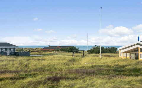 Rodna - 452M from the Sea: Bygning, Hus, Vindue, Hjem, Tag, Boligområde, Busk, Sommerhus, Land Lot