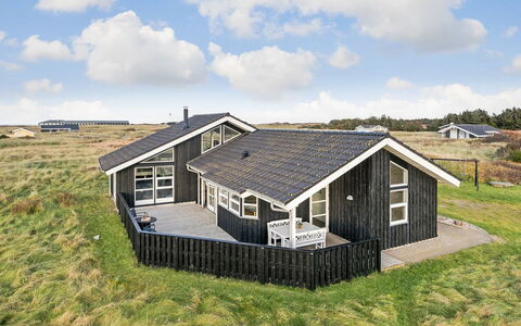 Rodna - 452M from the Sea: Bygning, Hus, Vindue, Hjem, Tag, Boligområde, Busk, Sommerhus, Land Lot