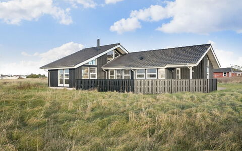 Rodna - 452M from the Sea: Bygning, Hus, Vindue, Hjem, Tag, Boligområde, Busk, Sommerhus, Land Lot