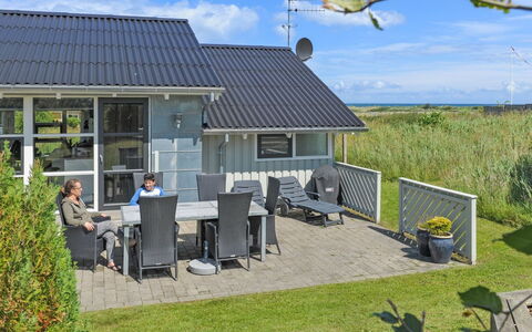 Mathias - 625M from the Sea: Møbel, Indretning, Stol, Gulvbelægning, Bord, Udvej, Etage, Loft, Værelse, Eco Hotel
