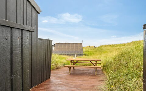 Edwin - 400M from the Sea: Møbel, Indretning, Gulvbelægning, Træ, Etage, Loft, Trægulve, Stol, Bord, Belysning