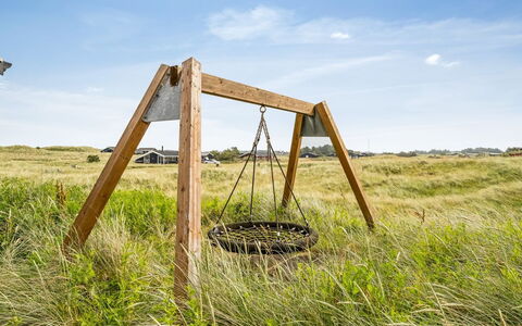 Edwin - 400M from the Sea: Møbel, Indretning, Gulvbelægning, Træ, Etage, Loft, Trægulve, Stol, Bord, Belysning