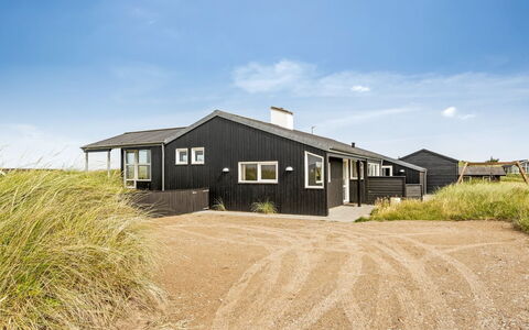 Edwin - 400M from the Sea: Møbel, Indretning, Gulvbelægning, Træ, Etage, Loft, Trægulve, Stol, Bord, Belysning