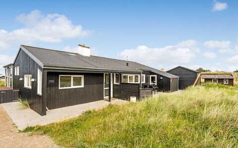 Edwin - 400M from the Sea: Møbel, Indretning, Gulvbelægning, Træ, Etage, Loft, Trægulve, Stol, Bord, Belysning