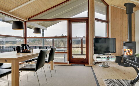 Gretha - 1.0Km from the Sea: Indretning, Gulvbelægning, Træ, Loft, Møbel, Etage, Stol, Stue, Hjem, Værelse