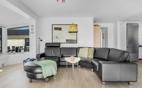 Ehm - 600M from the Sea: Arkitektur, Tag, Hjem, Kompositmateriale, Dagslys, Sidespor, Indkørsel