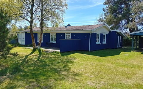 Siggi - 400M from the Sea: Hjem, Sommerhus, Lawn, Skygge, Estate, Gård, Stuehus, Backyard, Garden Bygninger