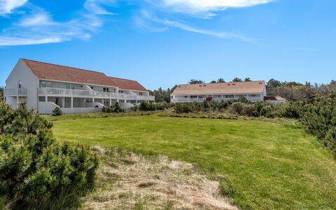 Cilla - 1Km from the Sea: Møbel, Indretning, Gulvbelægning, Træ, Etage, Loft, Trægulve, Stol, Bord, Belysning