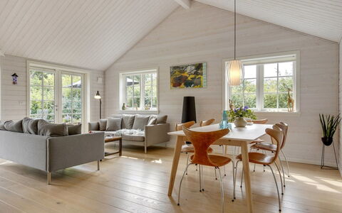 Gotliebe - 750M from the Sea: Svømmepøl, Udendørs Møbler, Møbel, Udvej, Flise, Eco Hotel, Skygge, Stol, Fritid, Estate