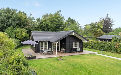 Gotliebe - 750M from the Sea: Svømmepøl, Udendørs Møbler, Møbel, Udvej, Flise, Eco Hotel, Skygge, Stol, Fritid, Estate