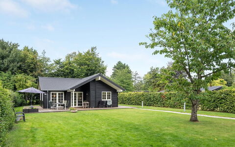 Gotliebe - 750M from the Sea: Svømmepøl, Udendørs Møbler, Møbel, Udvej, Flise, Eco Hotel, Skygge, Stol, Fritid, Estate