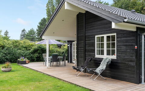 Gotliebe - 750M from the Sea: Svømmepøl, Udendørs Møbler, Møbel, Udvej, Flise, Eco Hotel, Skygge, Stol, Fritid, Estate