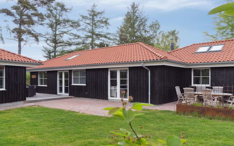 Ribanna - 650M from the Sea: Hus, Tag, Hjem, Boligområde, Sommerhus, Dør, Estate, Gård, Lawn, Skygge