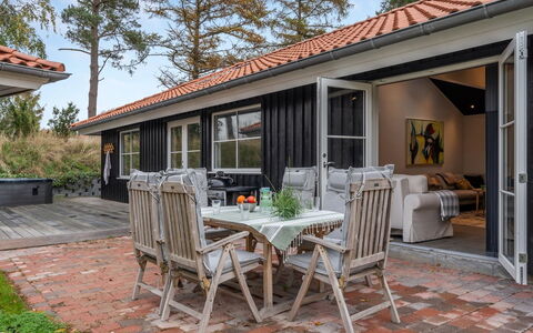 Ribanna - 650M from the Sea: Tag, Hjem, Dør, Sommerhus, Skygge, Sidespor, Gård, Estate, Backyard