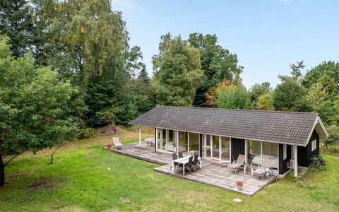 Heino - 3.5Km from the Sea: Møbel, Indretning, Gulvbelægning, Træ, Etage, Loft, Trægulve, Stol, Bord, Belysning