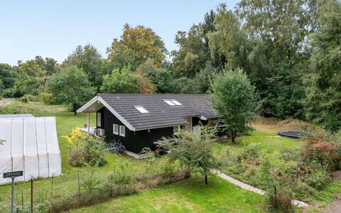 Heino - 3.5Km from the Sea: Møbel, Indretning, Gulvbelægning, Træ, Etage, Loft, Trægulve, Stol, Bord, Belysning