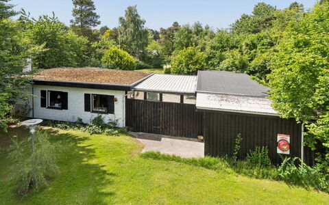 Gadde - 1Km from the Sea: Hus, Boligområde, Hjem, Tag, Landskab, Busk, Land Lot, Sommerhus, Landdistrikt