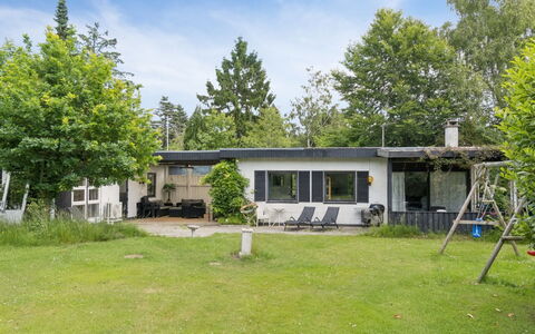 Gadde - 1Km from the Sea: Græs, Hus, Hjem, Busk, Boligområde, Land Lot, Tag, Sommerhus, Estate, Have