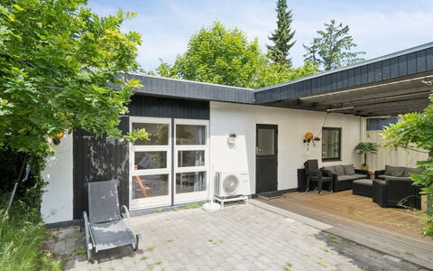 Gadde - 1Km from the Sea: Hus, Hjem, Tag, Dør, Sommerhus, Have, Skygge, Beton, Gård, Estate