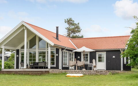 Bernadete - 50M to the Fjord: Tag, Hus, Land Lot, Hjem, Sommerhus, Estate, Garden Bygninger, Skygge, Bjælkehytte, Landscaping