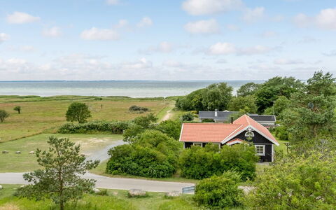 Bernadete - 50M to the Fjord: Tag, Hus, Land Lot, Hjem, Sommerhus, Estate, Garden Bygninger, Skygge, Bjælkehytte, Landscaping