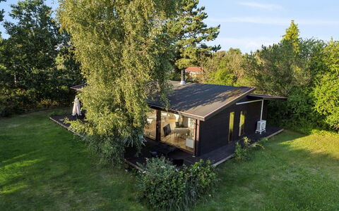 Erikka - 300M to the Fjord: Blå, Busk, Sommerhus, Bunddække, Have, Estate, Skygge, Landscaping, Stuehus, Eco Hotel