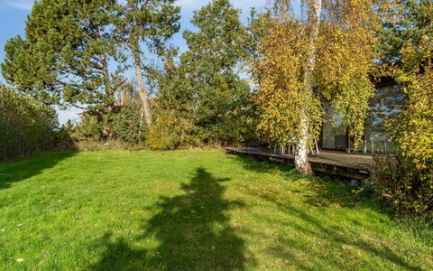 Erikka - 300M to the Fjord: Blå, Busk, Sommerhus, Bunddække, Have, Estate, Skygge, Landscaping, Stuehus, Eco Hotel