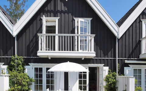 Anniek - 1Km to the Fjord: Træ, Tag, Arkitektur, Hjem, Hus, Sommerhus, Sidespor, Hårdttræ, Hældning, Estate