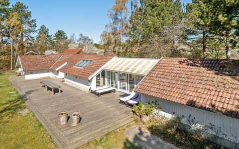 Erly - 500M from the Sea: Boligområde, Tag, Forstad, Indkørsel, Estate, Skorsten