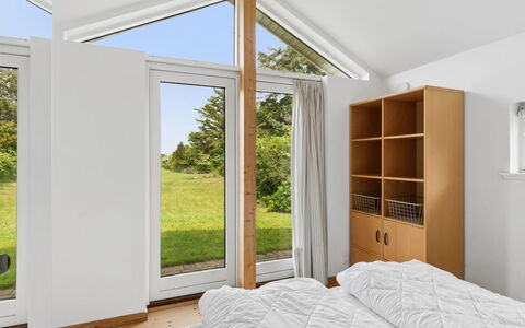 Carmen - 25M from the Sea: Indretning, Etage, Gulvbelægning, Møbel, Loft, Værelse, Bejdse, Hårdttræ, Stue