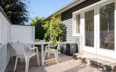 Carmen - 25M from the Sea: Græs, Busk, Hus, Have, Hjem, Sommerhus, Land Lot, Lawn, Bunddække