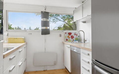 Hannelore - 700M from the Sea: Køkken, Køkken Apparat, Countertop, Indretning, Større Bandage, Gulvbelægning, Cabinetry, Loft, Husholdningsapparat, Køkkenvask