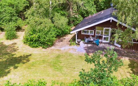 Kerrin - 300M from the Sea: Møbel, Indretning, Gulvbelægning, Træ, Etage, Loft, Trægulve, Stol, Bord, Belysning