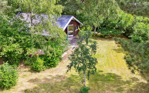 Kerrin - 300M from the Sea: Møbel, Indretning, Gulvbelægning, Træ, Etage, Loft, Trægulve, Stol, Bord, Belysning