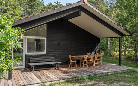 Efka - 175M from the Sea: Træ, Hus, Tag, Hjem, Sommerhus, Veranda, Skygge, Sidespor, Garden Bygninger, Hårdttræ