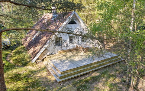 Jörn - 800M from the Sea: Møbel, Indretning, Gulvbelægning, Træ, Etage, Loft, Trægulve, Stol, Bord, Belysning