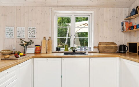 Grethe - 750M from the Sea: Træ, Gulvbelægning, Køkken, Indretning, Countertop, Køkken Apparat, Etage, Møbel, Cabinetry, Hjem