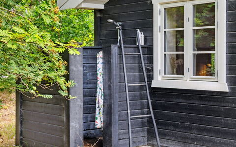 Grethe - 1Km from the Sea: Møbel, Indretning, Gulvbelægning, Træ, Etage, Loft, Trægulve, Stol, Bord, Belysning