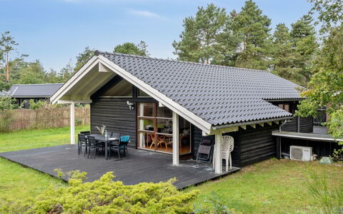 Wilgrib - 400M from the Sea: Tag, Hus, Land Lot, Hjem, Sommerhus, Estate, Garden Bygninger, Skygge, Bjælkehytte, Landscaping