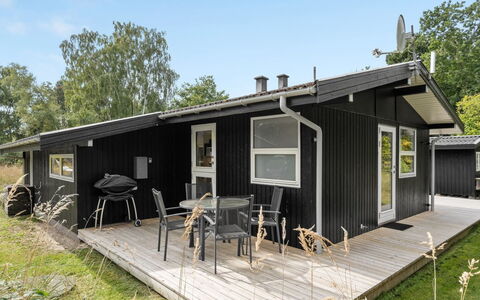 Liselotte - 275M from the Sea: Møbel, Indretning, Gulvbelægning, Træ, Etage, Loft, Trægulve, Stol, Bord, Belysning