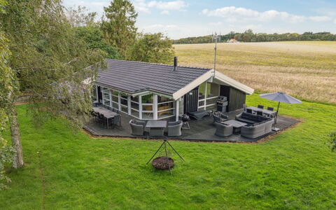 Rik - 350M from the Sea: Svømmepøl, Ferieby
