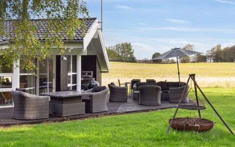 Rik - 350M from the Sea: Svømmepøl, Ferieby