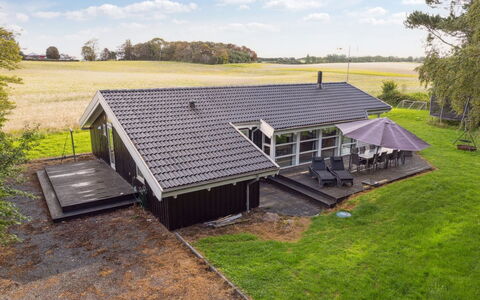 Rik - 350M from the Sea: Svømmepøl, Ferieby