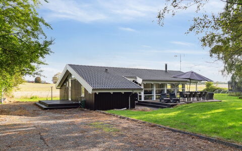 Rik - 350M from the Sea: Svømmepøl, Ferieby